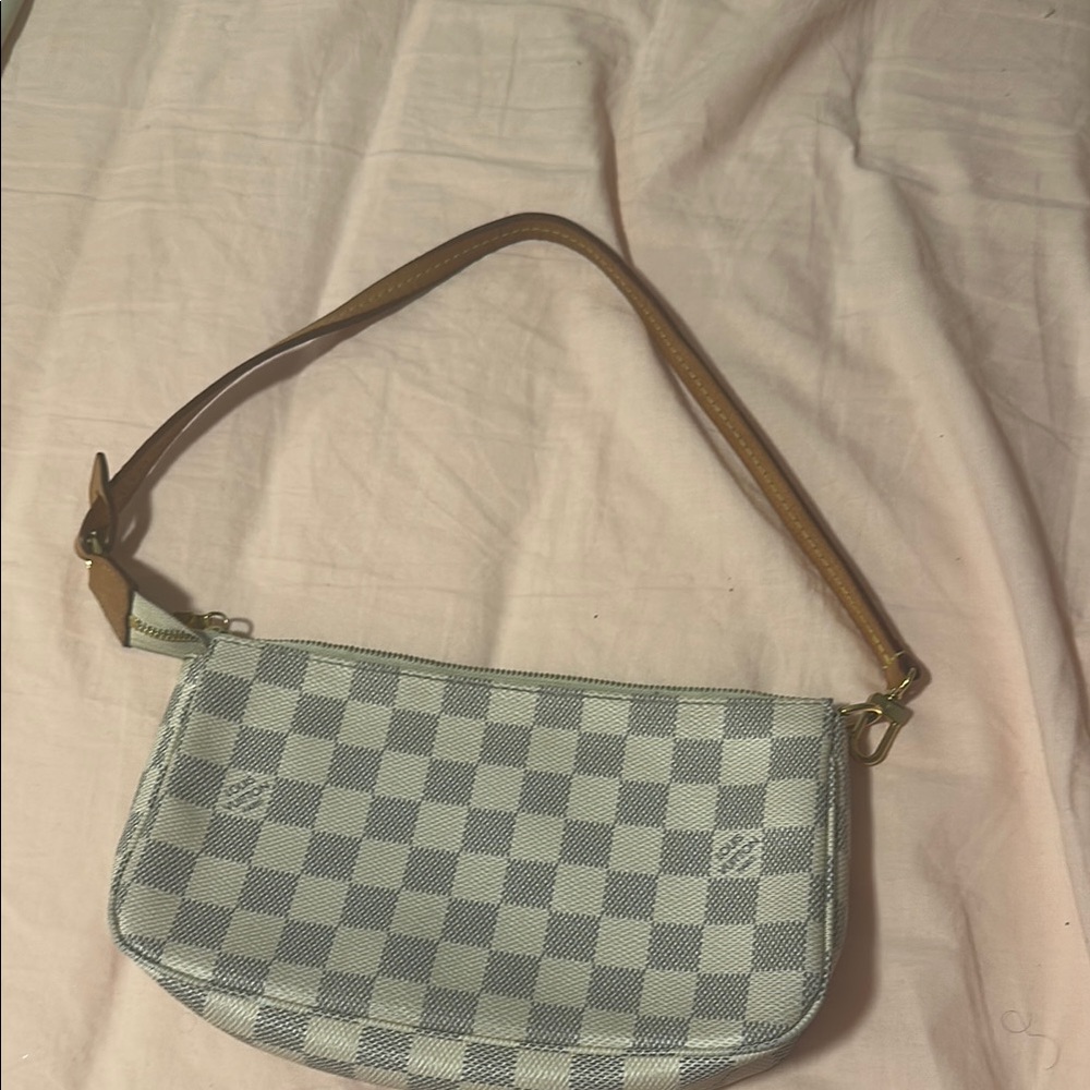 Louis Vuitton pochette accessories